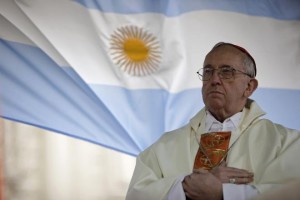 El Papa Francisco – cuando era Cardenal Bergoglio, él se puso muy contento al oír de boca de otro Arzobispo de Argentina, que quería ir a Medjugorje